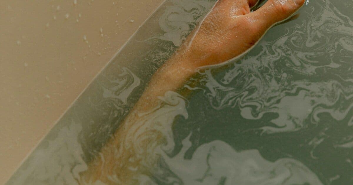 hand, bathwater, recovery, mineral bath
