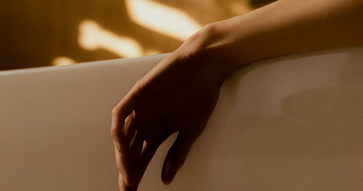 hand, bathtub, window light, warmth, rest